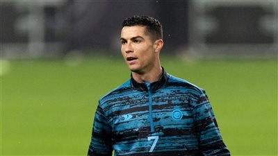 رونالدو يصبغ أظافر قدمه باللون الأسود.. لماذا؟ (صور)