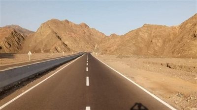 إعادة تسيير حركة المرور على طريق شرم الشيخ - دهب بالكامل بعد صيانته