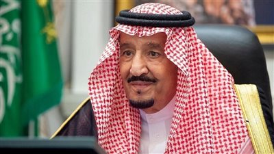 الملك سلمان يؤدي صلاة عيد الفطر في قصر السلام بجدة