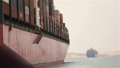 قناة السويس تشهد عبور 95 سفينة بإجمالي حمولات صافية قدرها 5.6 مليون طن
