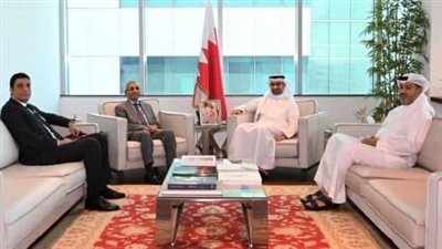 سفير مصر في المنامة يلتقي بوزير الصناعة البحريني