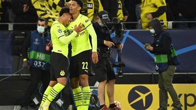 الهدية مقبولة.. بروسيا دورتموند يستغل سقوط البايرن ويخطف صدارة الدوري الألماني