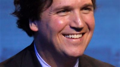 ما وراء استقالة تاكر كارلسون Tucker carlson أبرز مذيعي شبكة 