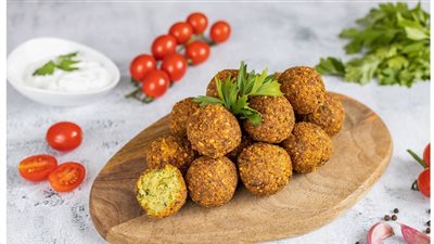 طريقة عمل الفلافل بـ 3 وصفات من الفول المدشوش والحمص