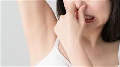 إزالة رائحة العرق للا بد بطرق فعالة 