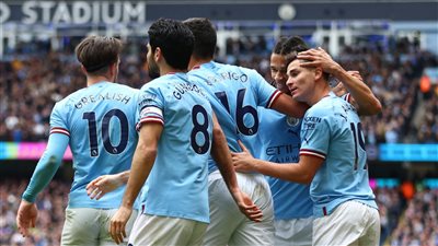 لقب الدوري الإنجليزي يقترب.. مانشستر سيتي يتفوق على أرسنال في شوط مثير
