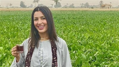 المطربة جنات تشعل مواقع التواصل الاجتماعي بزي صعيدي 