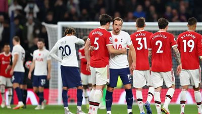 مانشستر يونايتد يتفوق على توتنهام بهدفين في شوط أول مثير بالدوري الإنجليزي