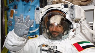 سجل إنجازًا عربيًا جديدًا.. الإماراتي سلطان النيادي يسير بالفضاء.. وفيديو يوثق كافة خطواته (بث مباشر)