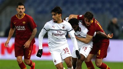 التعادل السلبي يحسم نتيجة الشوط الأول بين روما وميلان بالدوري الإيطالي