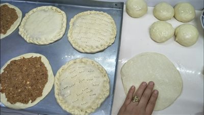 طريقة عمل حواوشي المحلات.. وصفتين للشيف فاطمة أبو حاتي