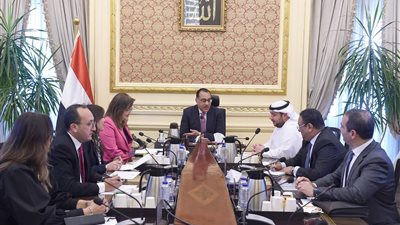 لقاء بين مدبولي ورئيس مجلس إدارة شركة أبو ظبي القابضة.. مناخ جديد للاستثمارات الإماراتية في مصر