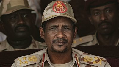 قناص بمنزل الصادق المهدي.. قوات الدعم السريع تعلن تعرضها للرصاص