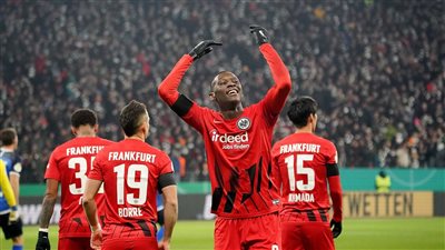 آينتراخت فرانكفورت إلى نهائي كأس ألمانيا بعد فوز مُثير على شتوتجارت