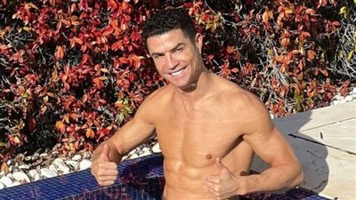  صورة من داخل حمام السباحة تحسم جدل.. هل يرحل كريستيانو رونالدو عن النصر السعودي؟ 