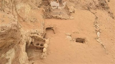 مصر.. الكشف عن عدد من الأبنية والدفنات من العصور المتأخرة بمحافظة أسيوط