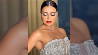  بفستان سواريه لامع مكشوف.. إطلالة مثيرة للفنانة رانيا يوسف من مهرجان ياسمين الحمامات في تونس