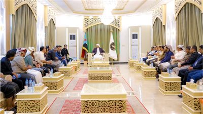 الزبيدي يستمع لمطالب أبناء شبوة عقب لقاء عدن التشاوري
