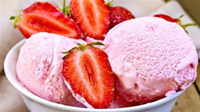 طريقة عمل الايس كريم بالمنزل دون ماكينة.. اقل تكاليف وابسط مكونات 