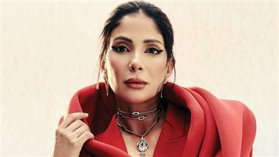  قدمت تجاربها المسرحية الأولى من خلال مسرحية 