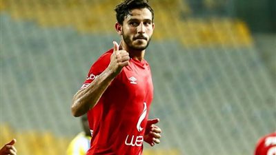 حسم الجدل.. أول تعليق رسمي من المارد الأحمر بشأن رحيل حمدي فتحي إلي الدوري القطري