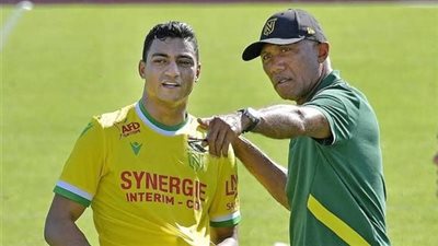 نانت الفرنسي يُعلن إقالة مدربه أنتوان كومبواري