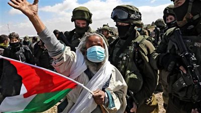 فلسطين.. إصابة 3 شبان برصاص الاحتلال والعشرات بالاختناق 