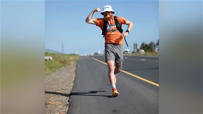 سيمر عبر 16 دولة وتوازي 360 ماراثونًا.. بريطاني سيقطع القارة الأفريقية بالطول جريًا 