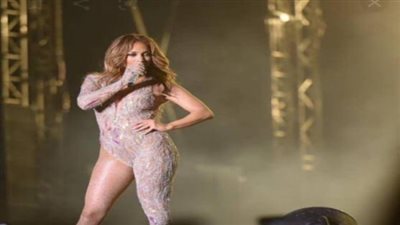 جينيفر لوبيز.. كيف وضعت صعوبات زواجها المحتملة وراء ظهرها أثناء انتقالها إلى مسار الترويج لفيلمها؟