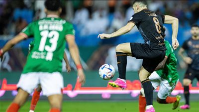 الشباب يسقط أمام الاتفاق في الدوري السعودي ويمنح هدية إلى النصر