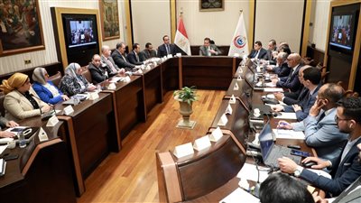 مصر.. وزير الصحة يوجه بوضع خطة متكاملة لانشاء مراكز تميز تخصصية بجميع المحافظات