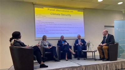 السفير المصري في برلين يطرح إنجازات الرئاسة المصرية لمؤتمر COP27 في مجال الأمن المناخي