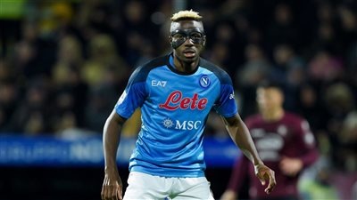 حبسه بأحد الفنادق.. نابولي يتحفظ على أوسيمين لإبعاده عن ليفربول