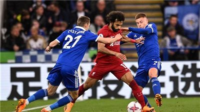 بهدفين من صناعة صلاح.. ليفربول يتفوق على ليستر في الشوط الأول