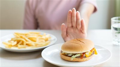 الأكل الممنوع لمرضى الكوليسترول.. نظام غذائي بالمسموح من أطعمة وفواكه