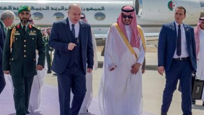 رئيس الوزراء الجزائري يصل جدة للمشاركة في القمة العربية 