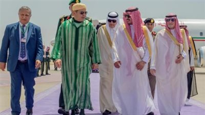 الأمير رشيد بن الحسن يصل جدة للمشاركة في القمة العربية