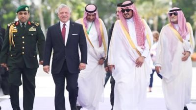 العاهل الأردني يصل جدة للمشاركة في القمة العربية