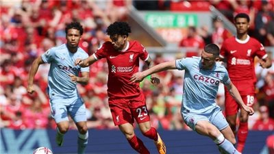 ليفربول يتأخر بهدف أمام أستون فيلا في الشوط الأول بالدوري الإنجليزي
