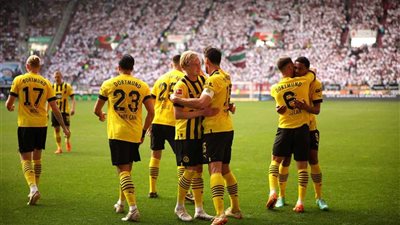 قاهر السرطان يقود بروسيا دورتموند لانتزاع صدارة الدوري الألماني من العملاق
