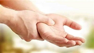 هل تنميل اليدين خطير.. الاجابة فى هذا التقرير 