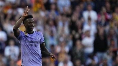 الاتحاد الإسباني يُنصف فينيسيوس.. إلغاء الطرد ومعاقبة فالنسيا وجماهيره والحكم