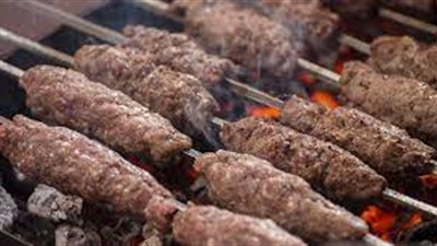 ما الطريقة الصحيحة للشواء على الفحم؟