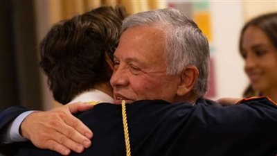 صور توثق احتفال الأسرة الملكية بالأردن بتخرج الأمير هاشم بن عبد الله الثاني