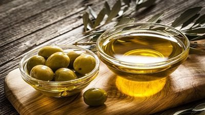 علاج خشونة الركبة بالزيوت.. الزيتون والزنجبيل من الطبيعة