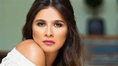 بعد أن تعرضت للتنمر بسبب صورة قديمة.. ياسمين عبد العزيز تتصدر عرش التريند