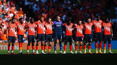 المعجزة.. فريق لوتون تاون يصعد إلى الدوري الإنجليزي الممتاز بعد رحلة خيالية