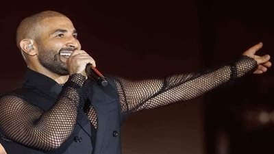 بسبب ظهوره بقميص كاشف عن ذراعيه.. أحمد سعد يثير الجدل.. والجمهور يرد