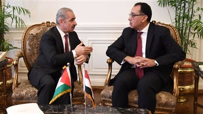 رئيس الحكومة الفلسطينية يصل القاهرة على رأس وفد وزاري رفيع المستوى 