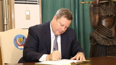 المبعوث الأمريكي الخاص للقرن الأفريقي يبحث مع 